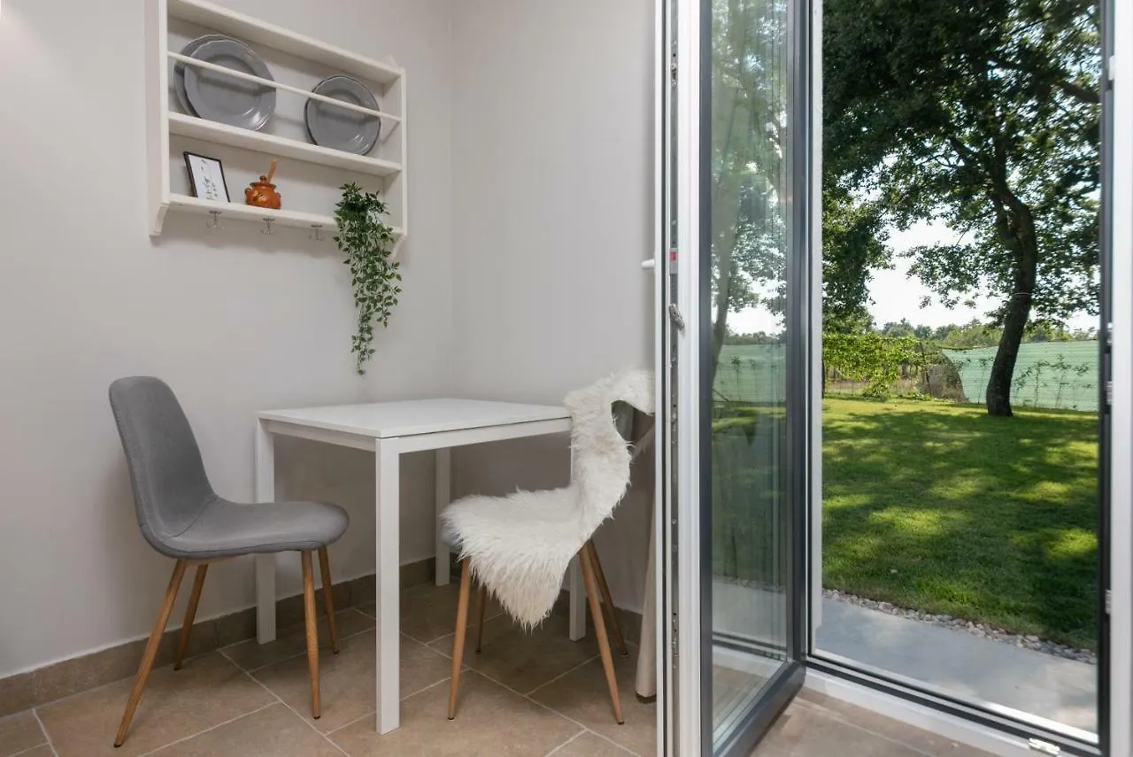 Quercus Apartments - Peace & Nature By The Bike Trail Funtana Gasthof