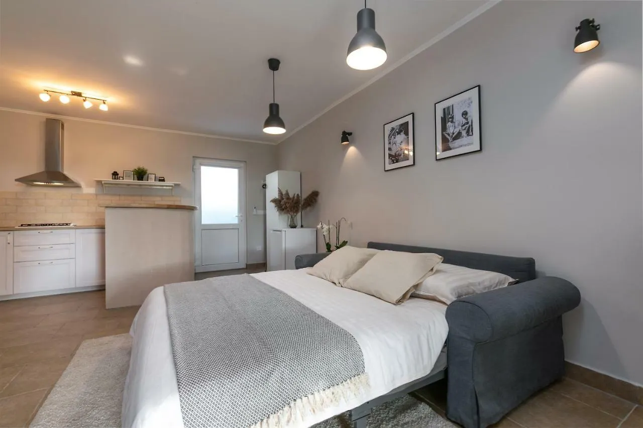 Quercus Apartments - Peace & Nature By The Bike Trail Funtana Gasthof