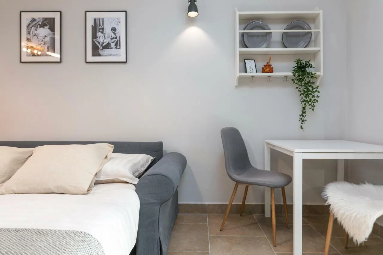 Quercus Apartments - Peace & Nature By The Bike Trail Funtana Gasthof